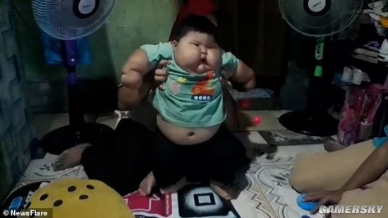 印尼16个月大婴儿重达27公斤 比一般8岁男童还重_图片