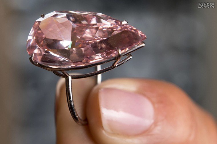 紫粉钻石拍出1.7亿